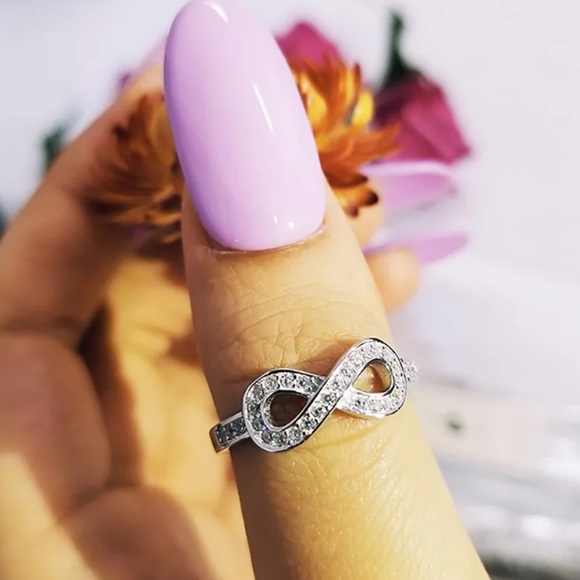 Sterling Silver infinity ring - Picture 4 of 4